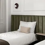 Designer Top Floor Sleeps 8 Peaceful Elevator Fiber Wifi, Balcony