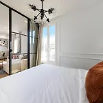 Designer Top Floor Sleeps 8 Peaceful Elevator Fiber Wifi, Balcony