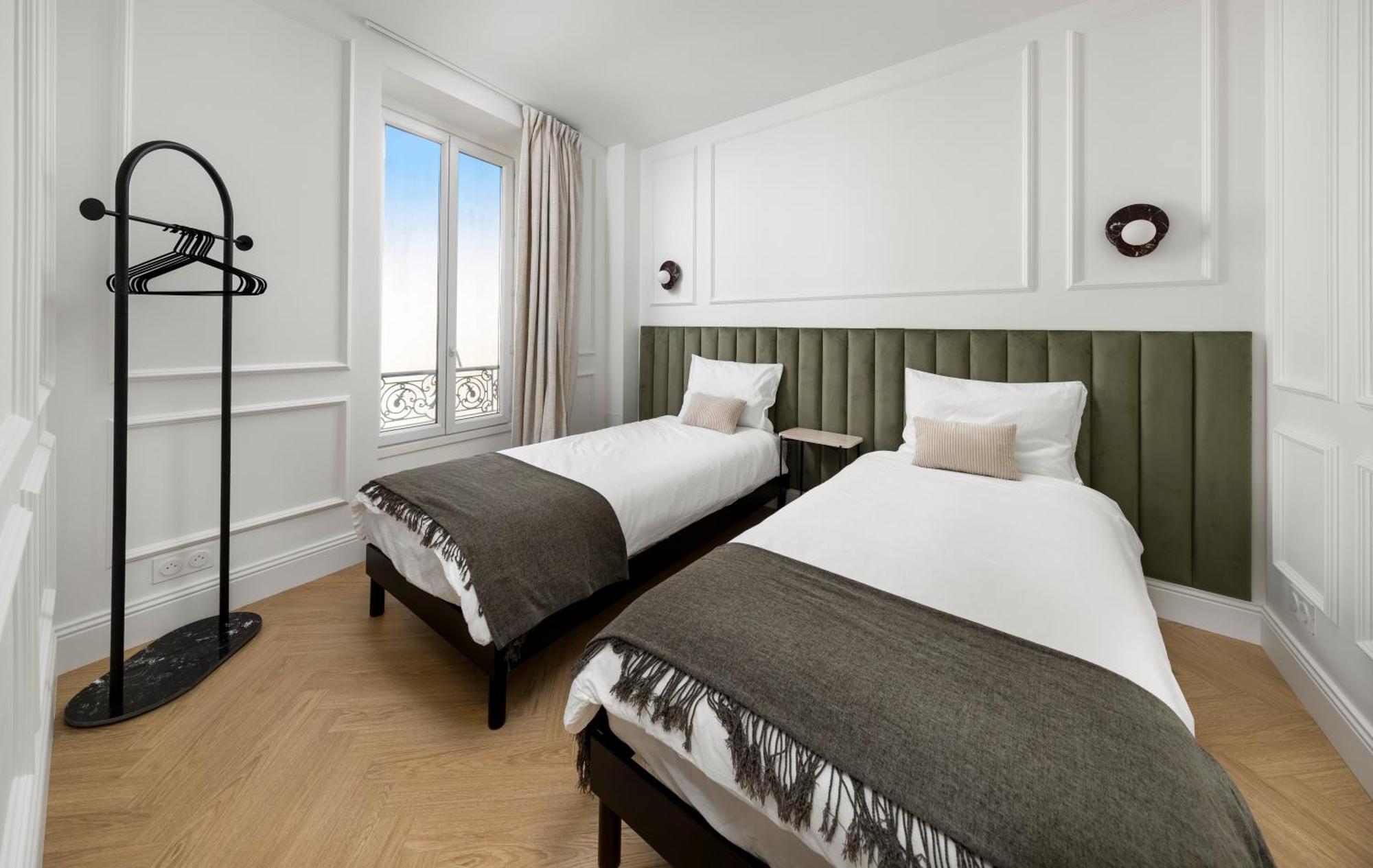 Designer Floor Sleeps 8 Peaceful Elevator Fiber Wifi, Balcony