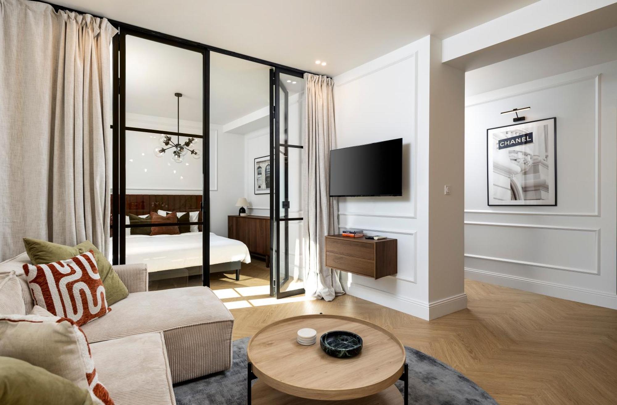 Designer Floor Sleeps 8 Peaceful Elevator Fiber Wifi, Balcony *